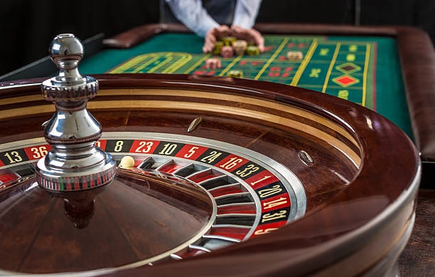 Live dealer at satria Capsa Banting table in studio setting